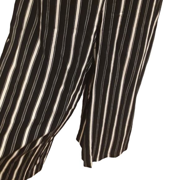 NWT Sz L Jumpsuit Black & White Stripe  Romper Xhilaration - Picture 4 of 6